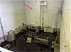 Bildet viser et aggregat som ble druknet under hendelsen. Bildet er tatt etter at det meste av vannet er pumpet ut. Øverst på bildet kan man se skillet der vannet var på sitt høyeste, merket med rød pil. Foto: DNV