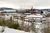 I Mo i Rana ligger gammel og ny industri side ved side. Det moderne bygget til venstre er Freyrs batterifabrikk, som selskapet vil selge til datasenter.