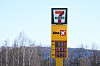 På Uno X i Hokksund kostet diesel 24,44 kroner og bensin 21,39 kroner per liter tirsdag, dagen før drivstoffavgiftene reduseres.