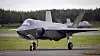 F-35A på dansk jord for første gang. De fire F-35A-flyene ankom Skrydstrup flystasjon litt etter klokka 14 torsdag. Foto: Tue Skals / Forsvaret