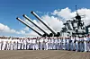 U.S. Navy benytter i dag de gamle slagskipene mest som arena for ulike seremonier, men den amerikanske marinen har på nytt begynt å se behovet for større krigsskip. Bildet er fra en seremoni på slagskipet USS Missouri, som ligger som et eget minnesmerke ved Pearl Harbor på Hawaii.