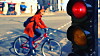 Hvordan sørge for at ikke biltrafikken kveler bysentrum når samfunnene åpner opp etter korona, samtidig som kollektivtransporten ikke kan frakte like mange passasjerer? En rekke byer prioriterer nå syklister og gående framfor bilene.