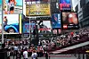 De røde trappene skal beholdes. Her arrangeres mange av Times Squares største konserter og events.