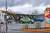 Takene på de to carportene huser totalt 138 solcellepaneler som gir strøm til både batteriet og til de parkerte elbilene. Foto: TUM Studio