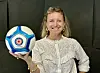 Pippa Boothman er administrerende direktør i norske Playfinity, som kombinerer fysiske spill med den digitale verden. Her med verdens eneste fotball med «på-knapp».