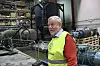 Anders Eide har mange år bak seg som teknisk sjef i PG Flow Solutions. Testbassenget er viktig for utvikling og dokumentasjon. Den store blå tanken bak er fra 2006 og bygget for test av pumper for Østensjø og Shell UK (PG-MACS-tester). Pumper på PSV-er benyttes til borevæsker, slam og andre væsker med ulik viskositet. Før PG fikk basseng, ble de to tankene i bakgrunnen brukt til å pumpe væsker imellom. Bilde: Tore Stensvold