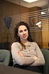 Line Falkenberg Ollestad, rådgiver i Rederiforbundet, er opptatt av at det skal være faktabasert informasjon om cybertrusler. Foto: Tore Stensvold