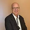 Geir Inge Stokke, direktør i Opplysningsrådet for veitrafikken sier at store endringer treffer bilbransjen hardt. Foto: OFV