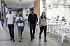 På vei hjem. Et års studier i Rio de Janeiro er over for Marin teknikk-studentene Guttorm Udjus, Tarjei Nærø Sandal, Børge Mokleiv og Johanne Tomine Vartdal. I bakgrunnen inngangen til deres studiested det siste året – Engenharia Naval e Oceânica. Foto: Jørgen Skjelsbæk