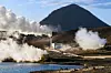 Geotermisk energi skaper naturlige vibrasjoner. Energien kan fanges og brukes i sensorer som befinner seg i dypet – og som ikke har tilgang til strøm. Dette er anlegget Bjarnarflag Geothermal Power Plant på Island. Foto: Serge Yatunin/ Istock