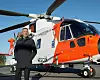 Forsvarsminister Frank Bakke-Jensen (H) på Sola ønsker nytt redningshelikopter velkommen. Foto: Eirik Helland Urke