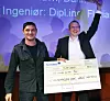 HARMONI: 4. september 2007 fikk Julien de Smedt (t.v.) og Florian Kosche en sjekk på 800.000 kroner for vinnerprosjektet Holmenkollen Fyr.