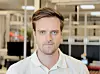 Nils Stanelle sammenligner roboten med et fly: – Man tjener ikke penger på at flyet står på bakken, og roboten tjener ikke oss noe hvis den bare står og lader. Foto: Element Logic