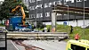 Midtpartiet på gangbrua ble revet løs etter påkjørselen.