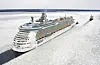 Isen lå fortsatt tykk da cruiseskipet Freedom of The Seas ble tauet fra verftet i Åbo, Finland i våres.