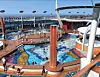 Freedom of the Seas skal gå i varme Karibia - og da blir det nok tett rundt svømmebassenget til verdens største cruiseskip.