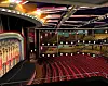 Teater, revy og kino. Om bord i Freedom of the Seas skal det ikke mangle noe av det du har i en storby - bortsett fra biler og asfalt.