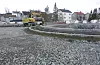 Den ny rundkjøring skal fordele trafikken med to armer ned på næringsområdetet og opp i boligstrøket,