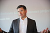 Konsernsjef Lasse Kristoffersen i Wallenius Wilhelmsen sier at kundene må være med og betale for grønt drivstoff..