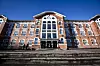 FLOTT: Urbygningen fra 1901 er flott, men kun på avstand. De to øverste etasjene er stengt på grunn av sviktende brannsikkerhet. Om sommeren er både studenter og ansatte plaget av kloakklukt.