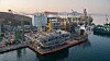 Regningen for Johan Sverdrup-utbyggingen ble langt lavere enn Equinor hadde beregnet i forkant. Samtidig er flere av plattformdekkene bygget ved asiatiske verft. Her er stigerørsplattformen ved Samsung-verftet i Sør-Korea, som ble bygget på rekordtid.