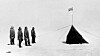 14. desember 1911 ble Roald Amundsen den første til å nå det geografiske sydpolpunktet sammen med sine fire ledsagere Oscar Wisting, Helmer Hanssen, Sverre Hassel og Olav Bjaaland.