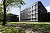 Powerhouse Kjørbo har energianlegg med brønnpark og varmepumpe som grunnlast. Det viktigste tiltaket for å redusere energibruken var effektiv ventilasjon, isolasjon og belysning.