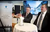 Forsvarsminister Bjørn Arild Gram (t.v.) med symbolsk åpning av nye miljøvennlige anlegg på Haakonsvern. Her med prosjektleder Klaus Ottar Klungland i Forsvarsbygg.