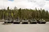 Her er alle de fem medlemmene i den nye norske CV90-familien, fra venstre: Stormingeniørvogn, stormpanservogn, multirollevogn, oppklaringsvogn og stridsledelsesvogn. Foto: Nils Bjuggstam