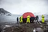 På øvelsen Sarex 3 ble overlevelsesutstyret testet under arktiske forhold. Foto: Jakob Østheim / Sjøforsvaret