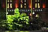 LIKER: Facebook-hånden av is lyser opp foran Stadshotellet i Luleå.