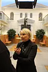 – I den grad de ber om noe, ber de om endrede permitteringsregler, det har vi gjort noe med. Noen ber om arbeidsmarkedstiltak, det har vi gjort noe med. De ber om mer satsing på kunnskap, innovasjon og næringsrettet forskning, det har vi gjort noe med. De ber om forenklinger i arbeidsmiljøloven, det har vi gjort noe med. De ber om at vi satser på tidligfasekapital for gründere, det har vi gjort noe med. De ber om mer av regjeringens politikk, ikke mindre. Da blir det veldig flåsete å mase om at dette ikke er godt nok. For hva er det Arbeiderpartiet tilbyr, de tilbyr 12,5 milliarder i skatteskjerpelser.Stålbjelke: «Monica Mæland har ikke ryggrad. Hun har en stålbjelke,» skrives det på Twitter om næringsministeren.