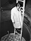 Ingeniør Odd Dahl under byggingen av Jeep 1-reaktoren i 1951. Norge ble det sjette landet i verden med egen kjernefysisk reaktor, og Odd Dahl ble tildelt Norske Ingeniørforenings første ærespris. Atombrenselet som ble brukt skaper fortsatt problemer. Foto: NTB-arkiv / SCANPIX Foto: Scanpix