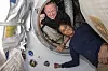 Et bilde fra Nasa viser astronautene Butch Wilmore og Suni Williams om bord i romstasjonen ISS 13. juni. De kommer seg ikke hjem før neste år.