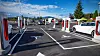 Tesla Supercharger-stasjon på Nebbenes ved Eidsvoll.