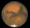mars.jpg: Den røde planet Mars er fortsatt synlig på nattehimmelen. Der oppe er nå to robotbiler i gang med å lete etter vann. Foto: NASA/STScI