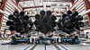 Falcon Heavy sett fra undersiden.