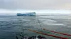 Isbryteren Kapitan Dranitsyn og forskningsskipet Akademik Treshnikov klarte å endre kurs og taue et isfjell på rundt 1 million tonn i Karahavet.