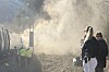 220 passasjerer ble evakuert fra toget. Her har toget kjørt bort fra de brennende vognene. Over toget ser man kjøreledning og bæreline, her inntakt.