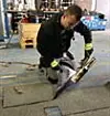 – Vi sitter med et inntrykk at noen spekulerer i den manglende kunnskapen og leverer priser på veldig billige produkter som ikke holder mål. Det skjer oftere nå enn før, sier Hjelkrem.Den svenske produsenten Mataki har taktekkerskole ved sin fabrikk utenfor Helsingborg. Men det er ikke taktekkerne som trenger mest opplæring, det er heller de som prosjekterer og bestiller som mangler kunnskaper, mener representanter for både taktekkerbedrifter og leverandører.