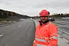 Byggeleder Tor Iver Steig i Statens vegvesen kan åpne den nye vegen fire uker tidligere enn planlagt.