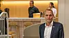 Marius Hayler i Nios nye butikk i Bergen. Her kan man ikke bare komme innom for å se på biler, men også ta seg en kopp kaffe og snakke med likesinnede. Foto: Marius Valle