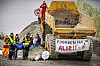 Aksjonister demonstrerer mot deponi i Førdefjorden i 2022.