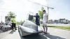 Klargjøring: Det er en del ting som må sjekkes og justeres før en kan starte. Tidligere har NTNU-studentene bare testet bilen på parkeringsplasser. Dette er den første testen på vei. Både David Forrestad Swensen (t.v.) og Christian André Coldevin Pettersen ser fram til første testtur på Lade i Trondheim. Foto: Håvard Zeiner