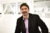 Bli ved din orkesterplass: Jon von Tetzchner mener at gründere ikke bør outsource kjernevirksomheten sin, men heller bygge produktet sammen med it-utviklerne der man selv holder til.