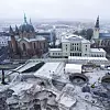Sikkerhetsgrensen, den såkalte perimeteren, skjærer tvers gjennom Trefoldighetskirken og det gamle hovedbiblioteket, som nå bygges om til «multifunksjonell storstue», ifølge den nye eieren, Møller Eiendom.. Foto: Lise Åserud/NTB