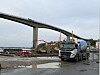 Undervannsstøping av 1755 kubikkmeter betong i brufundament. Betongbilene gikk fram og tilbake.