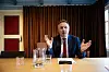 Forsvarsminister Tore O. Sandvik på Lutvann leir da han i forrige uke slapp nyheten om at han vil bruke mer penger på E-tjenesten.