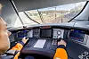 Med ERTMS får lokføreren informasjon om blant annet hastighet og kjøretillatelse direkte på skjermen i førerpanelet, i stedet for å være avhengig av tradisjonelle lyssignaler langs sporet.