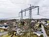 Statnetts 300 kV linje mellom Hamang i Bærum og Smestad i Oslo ble satt i drift i 1952. Mastene er i snitt 21 meter høye. Forbindelsen skal nå oppgraderes til 420 kV. Statnett prioriterte først ny luftlinje som ville krevd 38 meter høye master, og større bredde. Foto: Arash A. Nejad
